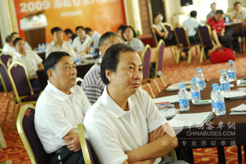 海格安全大讲堂上用户专注的眼神