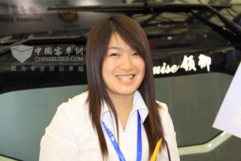 热情洋溢的现场工作人员