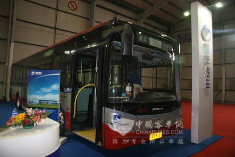 青年客车展台