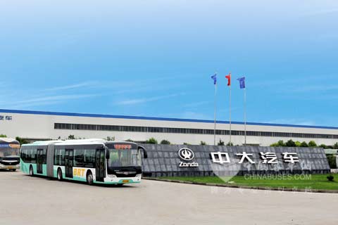 BRT公交驶出中大客车大门