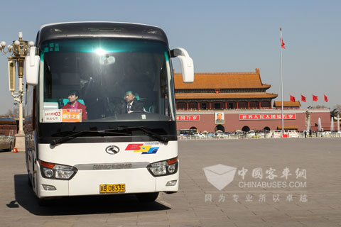 “国车”金龙连续十四年服务两会