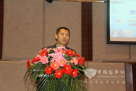 中通客车副总经理贾开潜发表讲话