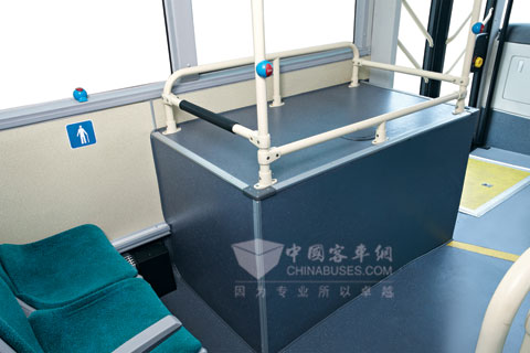 宽敞的行李放置台