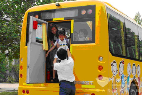 中通客车LCK6800DX