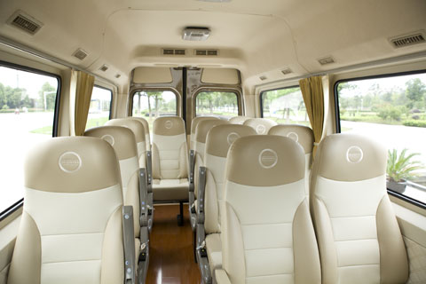 南京金龙D11纯电动商务车座位