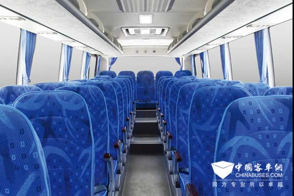 金旅XML6897客车（柴油国三24-41座）