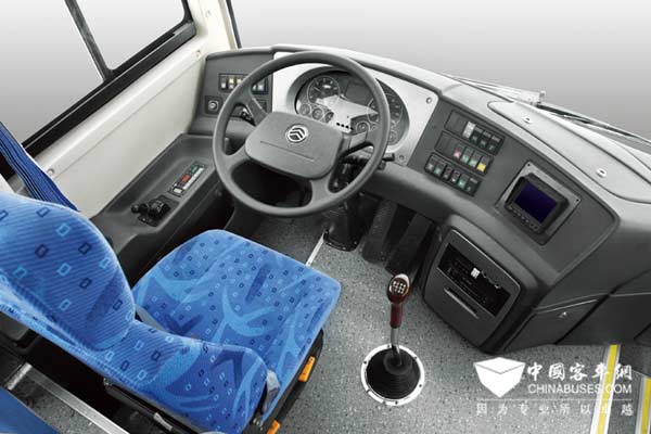 金旅XML6897客车（柴油国三24-41座）