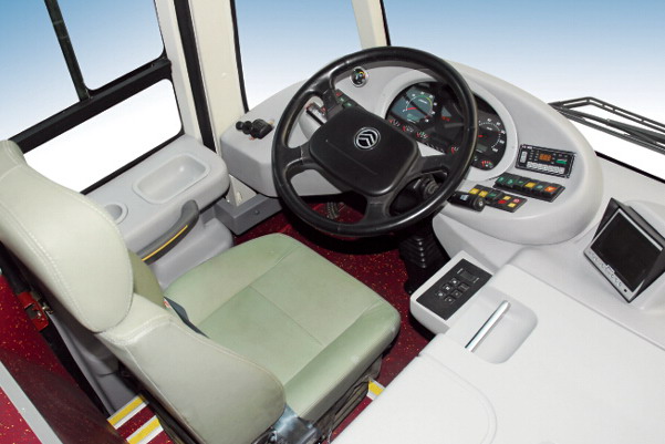 金旅XML6140J13B机场摆渡车（柴油15座）