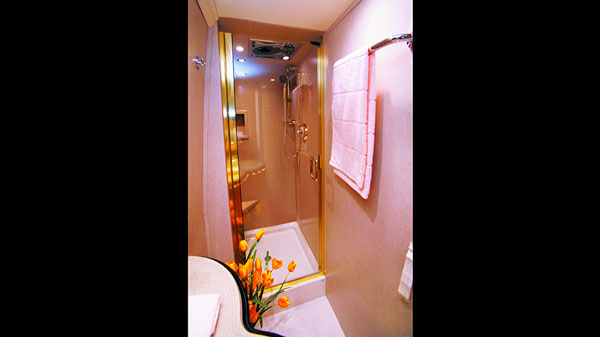 金龙XMQ5180XLJ1房车（柴油国四5-9座）