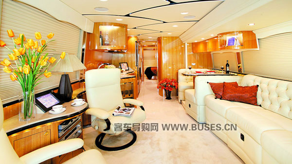 金龙XMQ5180XLJ1房车（柴油国四5-9座）