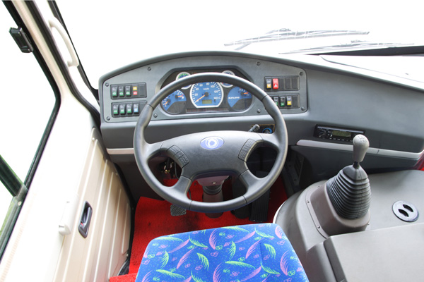 申龙SLK6660C3GN5客车（天然气国五24-26座）