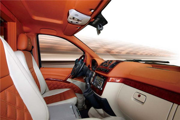 宇通ZK5031XLJ2房车（汽油国四4-6座）