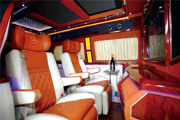 宇通ZK5031XLJ2房车（汽油国四4-6座）