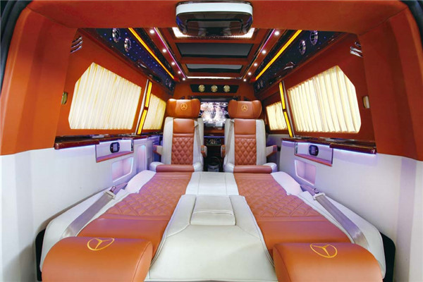 宇通ZK5031XLJ2房车（汽油国四4-6座）