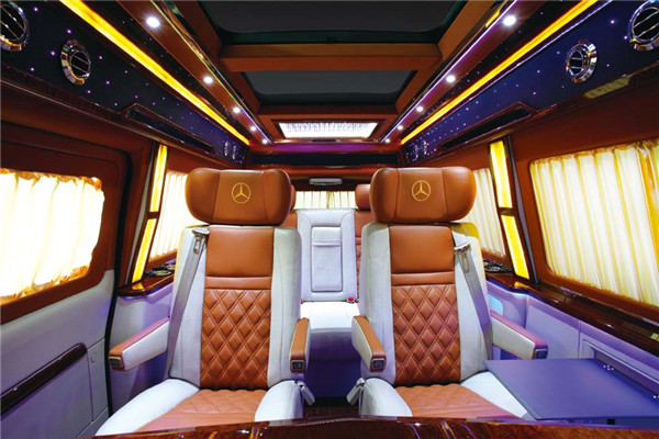 宇通ZK5031XLJ2房车（汽油国四4-6座）