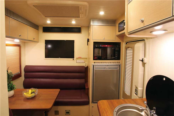 凯伦宾威ZK5080XLJ1房车（柴油国五2-6座）