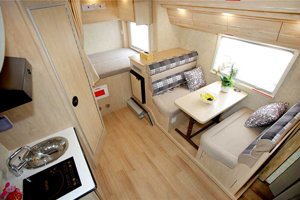 凯伦宾威ZK5045XLJ2房车（柴油国五2-6座）