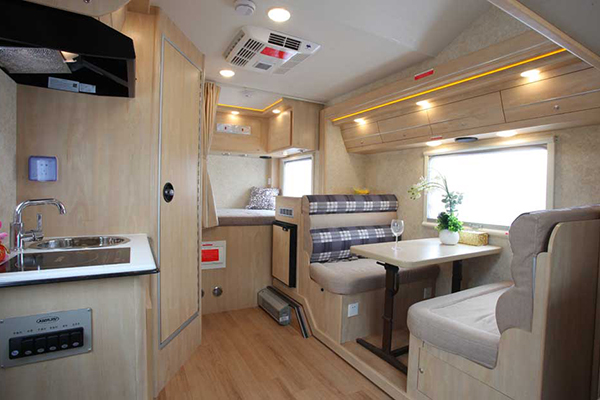 凯伦宾威ZK5045XLJ2房车（柴油国五2-6座）