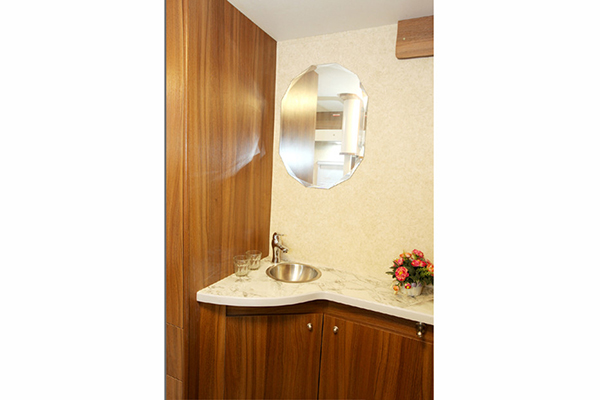 宇通ZK9020XLJ2房车（4-6座）