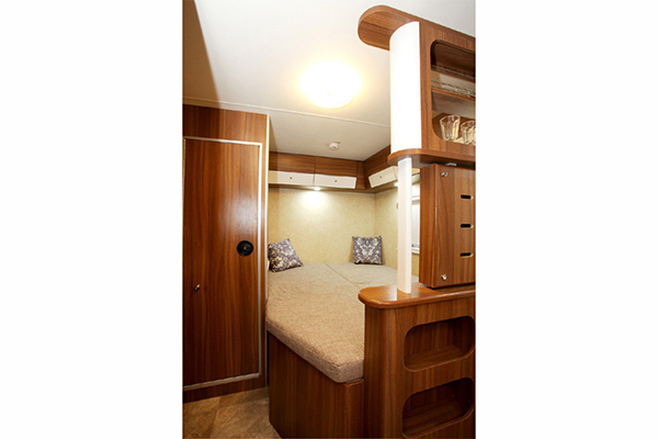 宇通ZK9020XLJ2房车（4-6座）