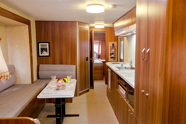 宇通ZK9040XLJ拖挂房车（6-9座）