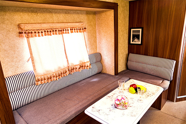 宇通ZK9040XLJ拖挂房车（6-9座）