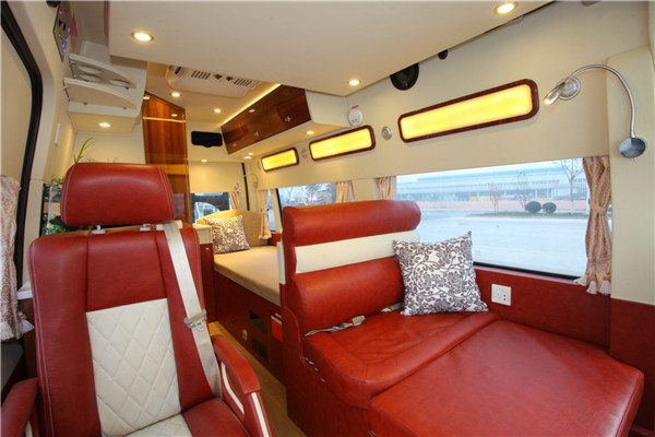 凯伦宾威ZK5040XLJ2房车（柴油国五2-6座）