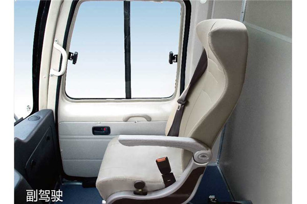 宇通ZK5040XXYN2厢式运输车（天然气国五2-6座）