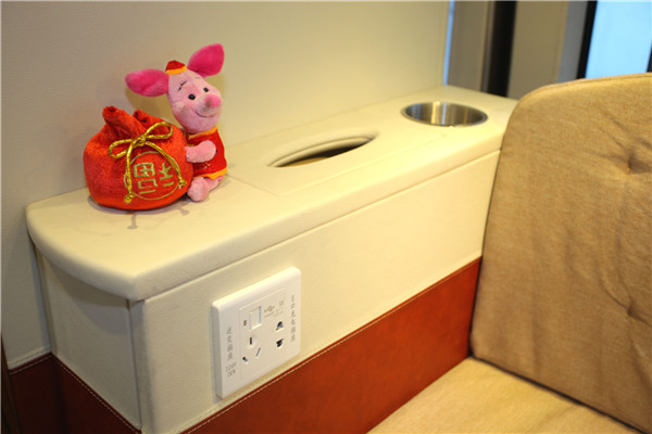 宇通ZK5040XLJ3房车（柴油国五2-6座）