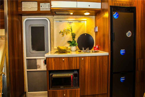 凯伦宾威ZK5041XLJ3房车（柴油国五2-6座）