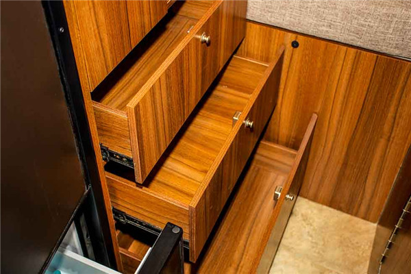 凯伦宾威ZK5041XLJ3房车（柴油国五2-6座）