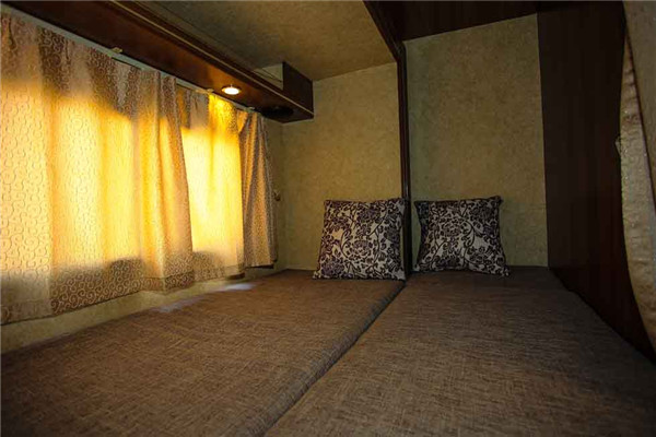 凯伦宾威ZK5041XLJ3房车（柴油国五2-6座）