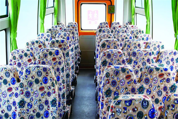 海格KLQ6756XQE5D中小学生专用校车（柴油国五24-28座）