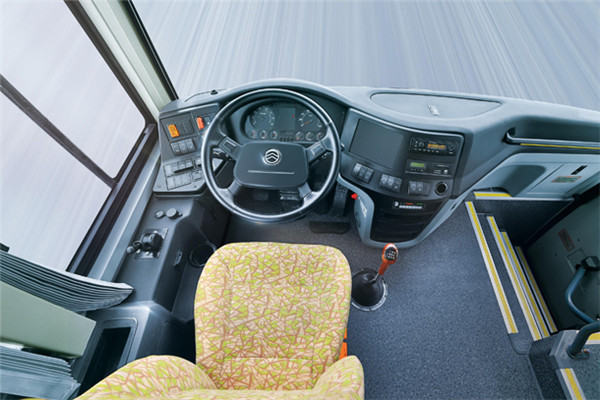 金旅XML6122JHEVD5客车（柴油/电混动国五24-60座）