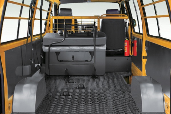 金旅XML5036XXYA8厢式运输车（柴油国四2-5座）