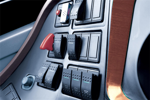 金旅XML6827JEV60客车（纯电动24-35座）