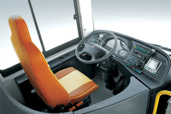 金旅XML6185J15CN公交车（天然气国五24-58座）