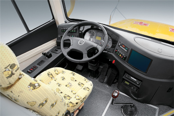 金旅XML6901J15ZXC中小学生专用校车（柴油国五24-42座）