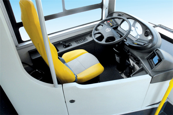 金旅XML6105JHEVD5CN1公交车（NG/电混动国五20-36座）