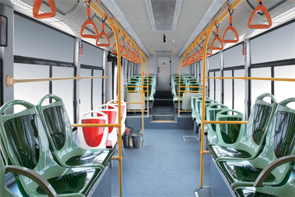 金旅XML6105JHEVA5CN公交车（CNG/LNG混动国五20-36座）