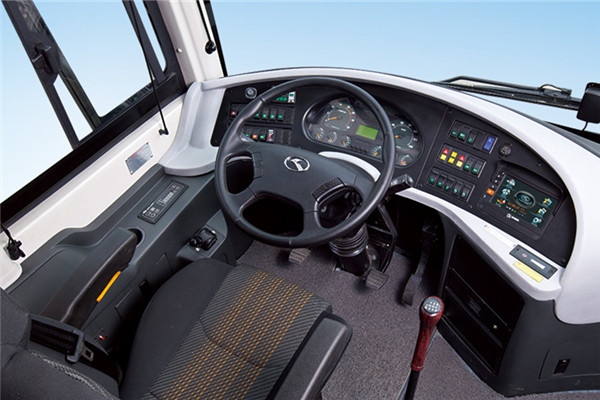 金龙XMQ6113AYD5C客车（柴油国五24-52座）