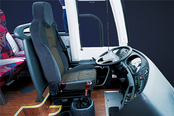 金龙XMQ6871CYN5C客车（天然气国五24-39座）