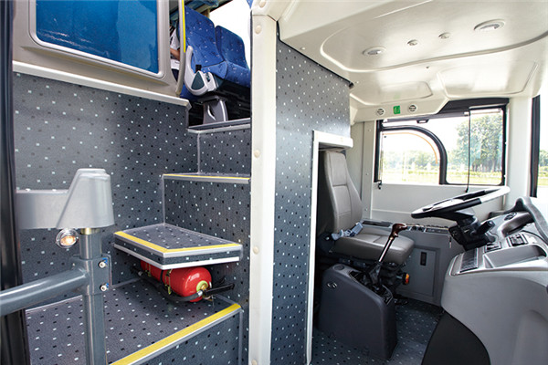 金龙XMQ6140FYD5C客车（柴油国五24-65座）