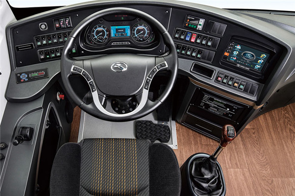 金龙XMQ6101CYD5C客车（柴油国五24-44座）