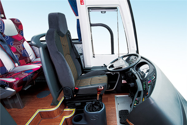 金龙XMQ6101CYN5D客车（天然气国五24-47座）