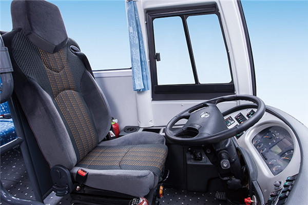 金龙XMQ6802AYD5C客车（柴油国五24-34座）