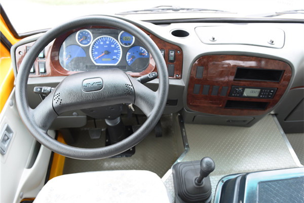 晶马JMV5053XGC工程车（柴油国五10-15座）