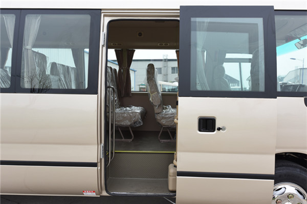 晶马JMV6775CF客车（柴油国五24-31座）