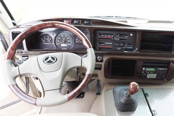 晶马JMV6775CF客车（柴油国五24-31座）