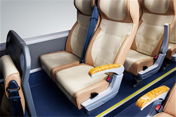 亚星YBL6855H1QCP客车（天然气国五24-39座）